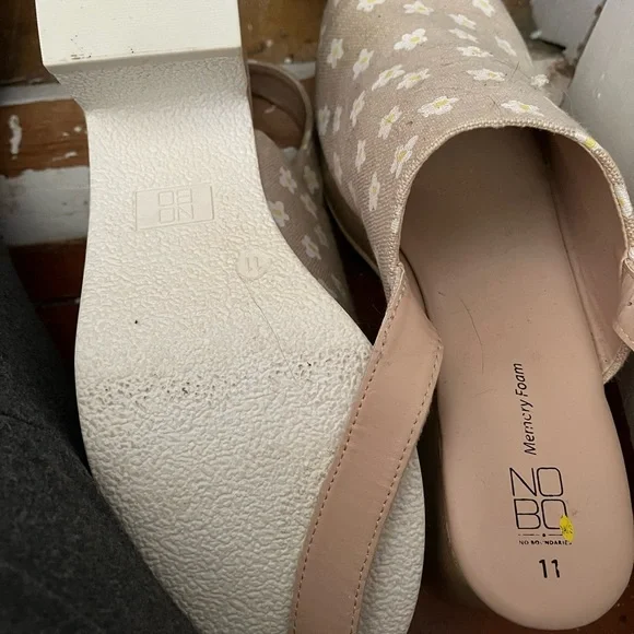 Clogs - Picture 1 of 2